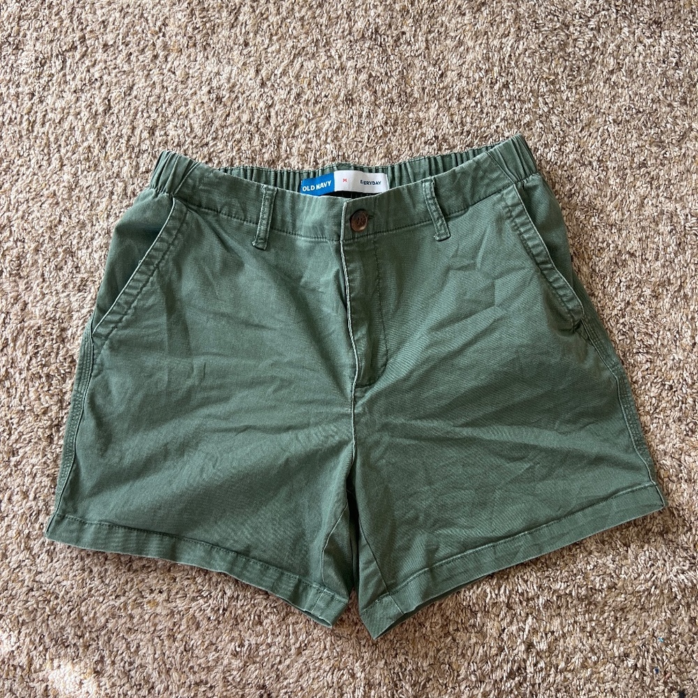 Old navy everyday short. Green. Size M